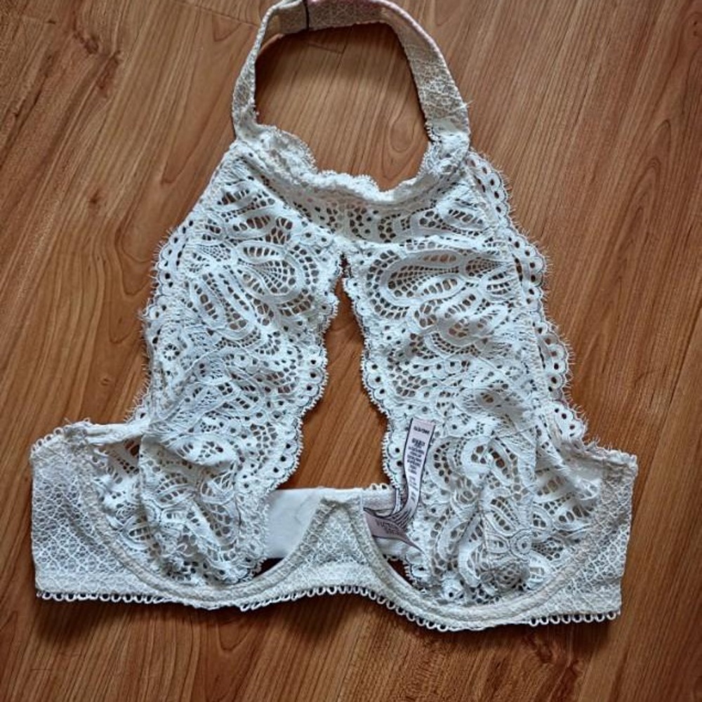 VS Cream All-Over Lace Halter Bralette
